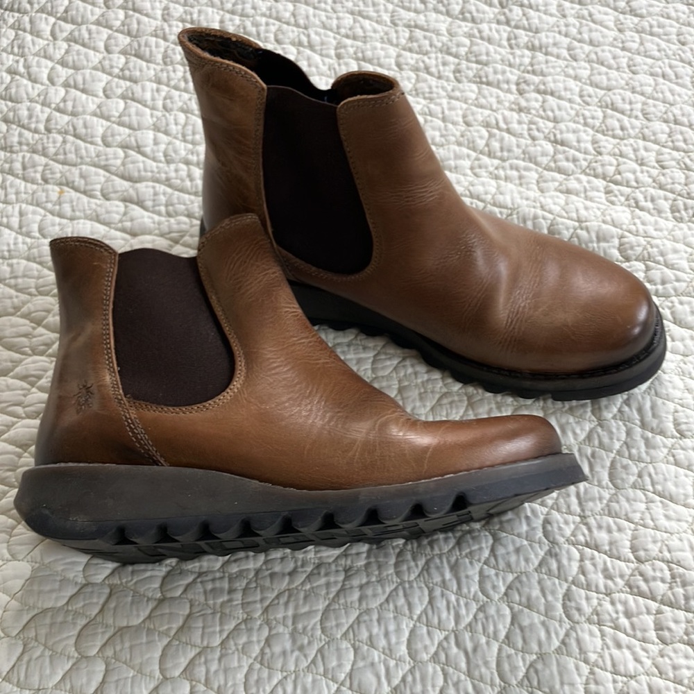 Fly London Chelsa leather boot, size 40, in Rug Camel color. Never worn, w/box